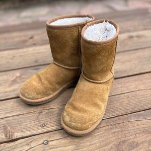 Koolaburra by Ugg Size 4